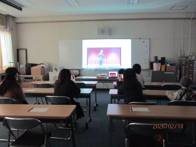 保護者の方は会議室で参加