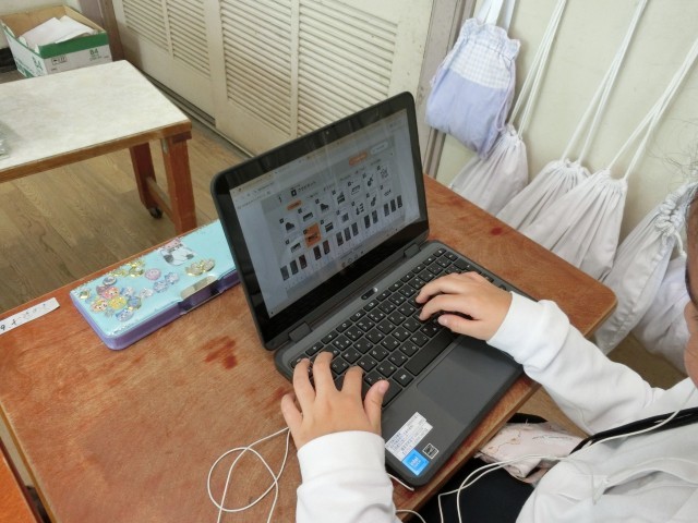 音楽系のアプリを使っています。