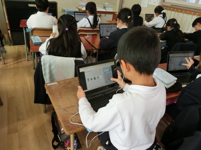 ゲーム形式で九九の問題に挑戦です。