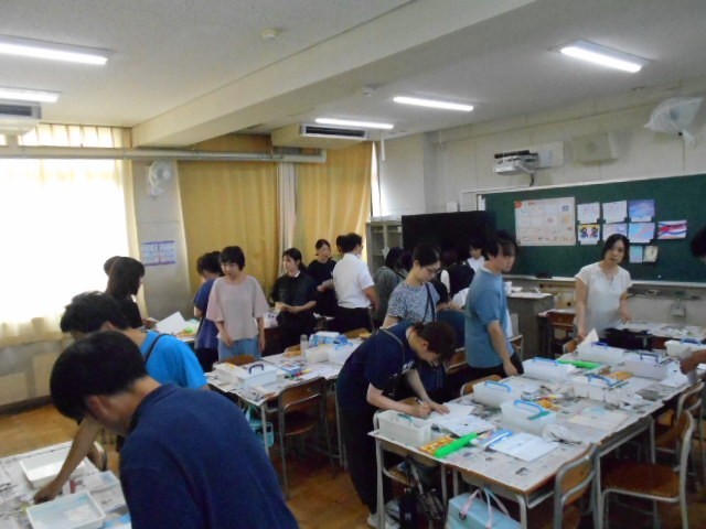 7月22日に図画工作の研修を受けました。
