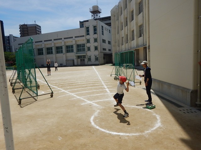 ２年　ソフトボール投げ