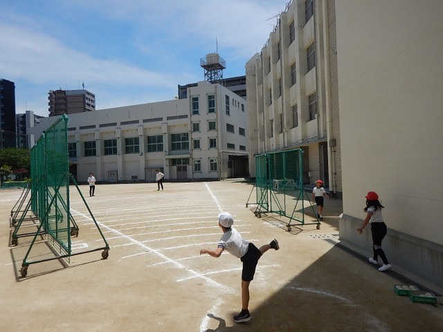 ３年　ソフトボール投げ