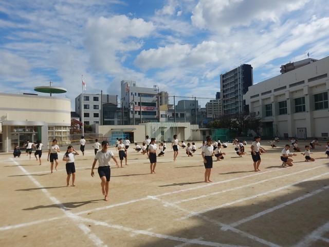 　　　５・６年　団体演技