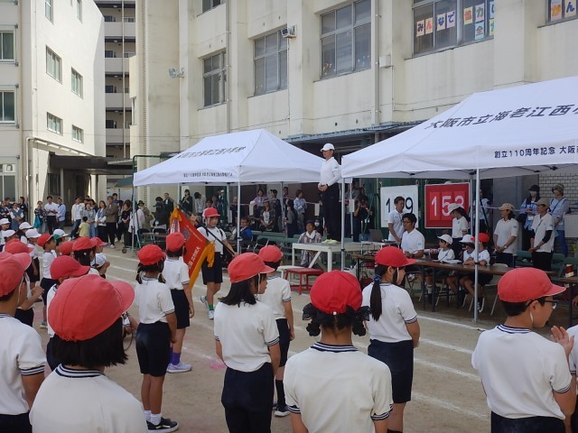 　　閉会式　優勝旗授与