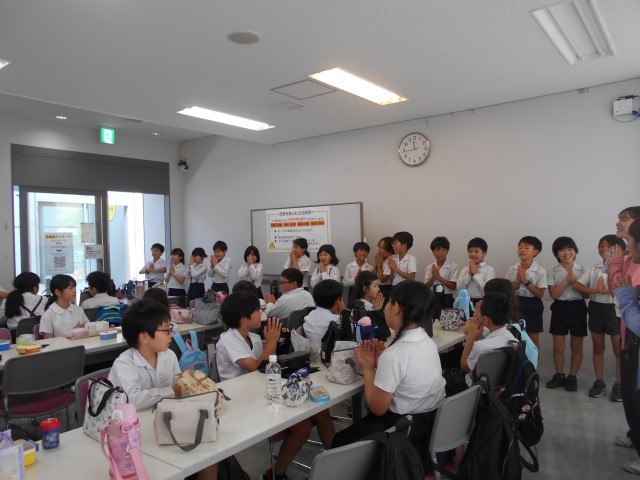 みんなで「おいしいお弁当，いただきます！」