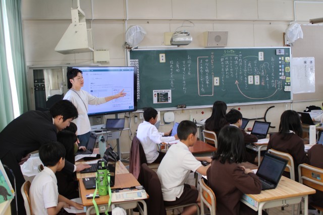 体験をする５年生の様子