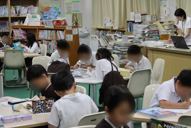 図書室での様子1