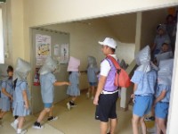 静かに避難。