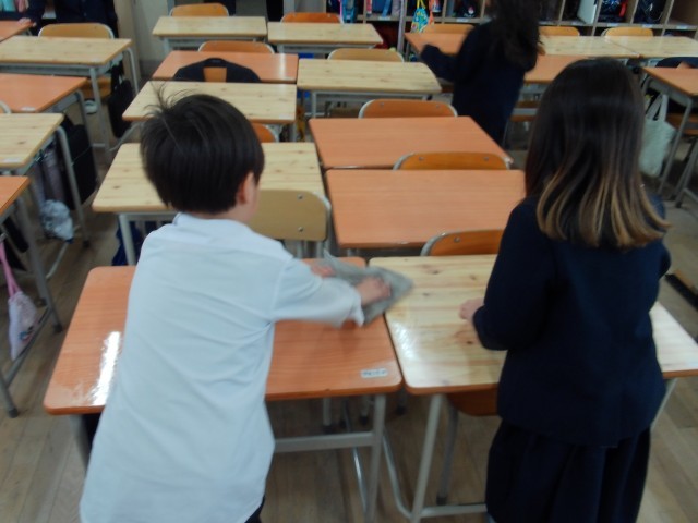 つくえもピカピカ。