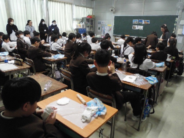 3年生「ねん土で作ろう」