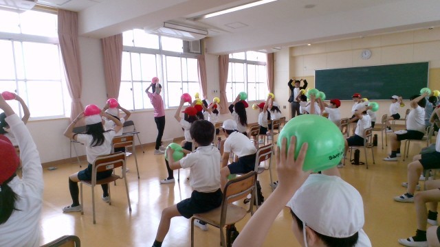 ボールを使っての運動