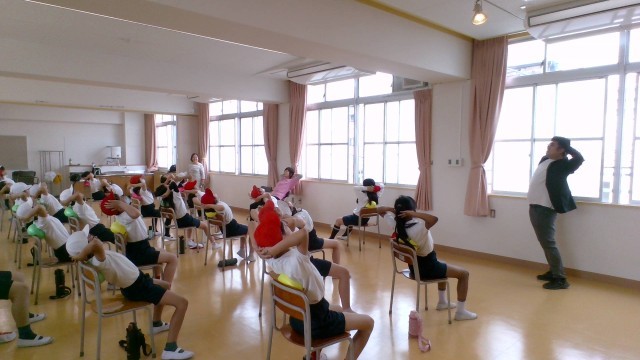 胸をひらく運動