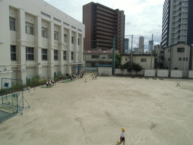 運動場へレッツゴー♪