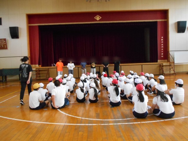 ６年