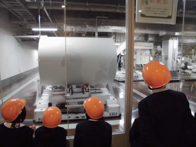 巻取紙を運ぶロボット「これ！強いロボットやん！」