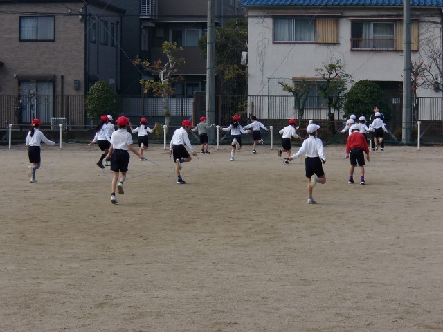 ２年生体育　なわとび