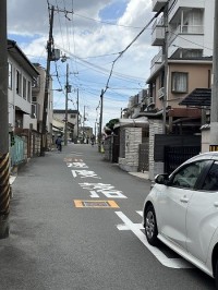 府道から下新庄に入るがけ道