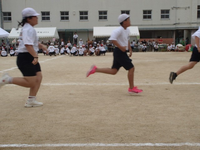 ６年生 疾風のごとく！鶴小６年ラストラン！