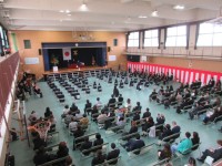 一人ひとりに卒業証書が授与されます。