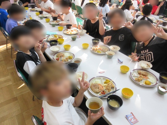 晩御飯もいっただっきま～す！