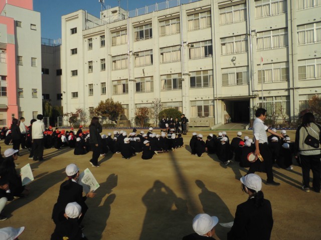 説明する集会委員