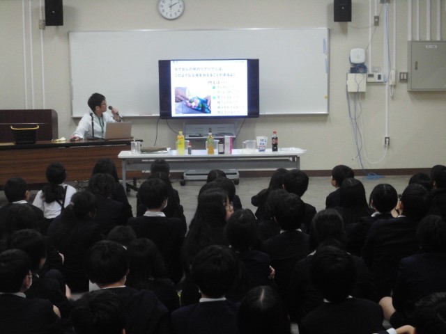 モニターで説明