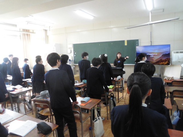 教室での歌唱指導