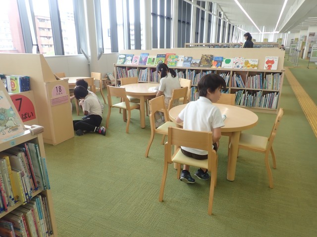 図書館見学３年