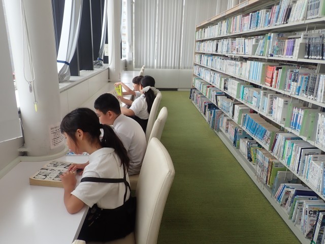 図書館見学３年