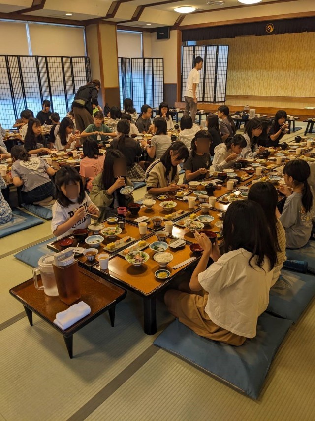 朝食の様子③