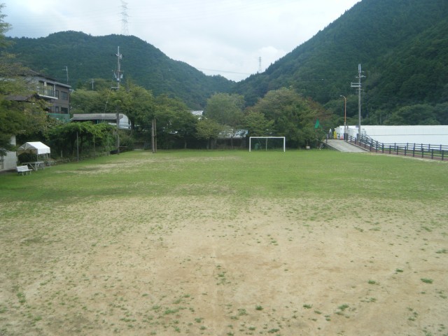 校舎から見た運動場