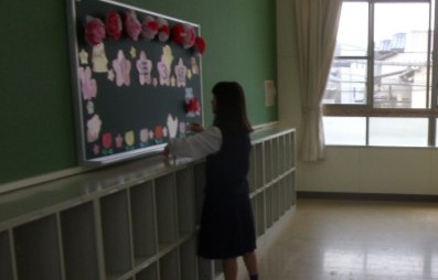 教室の飾りつけの様子２