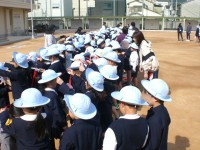 2年生からメダルのプレゼント