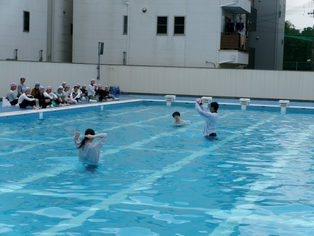 入水前に注意事項をせつめいしま