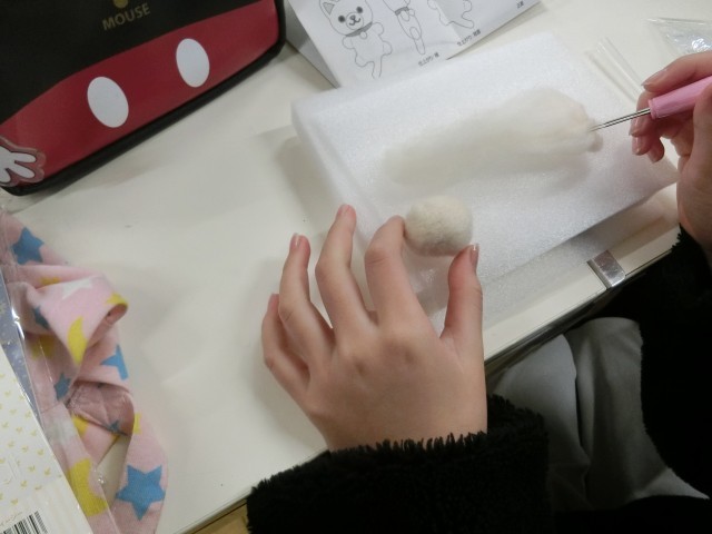 羊毛フェルトで作品づくり