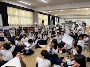 クイズに答えています