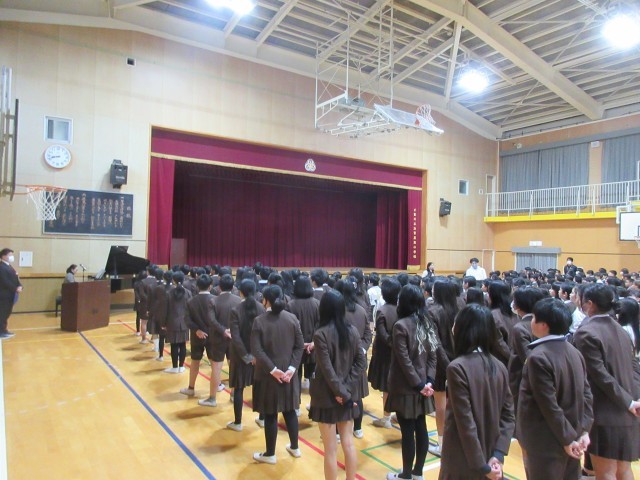 全員で校歌を歌いました。