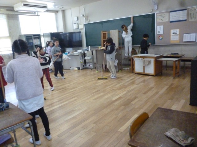 ４年生　大そうじ