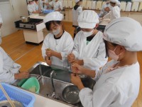 水気をしぼる