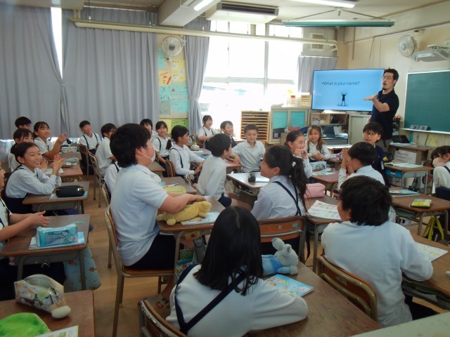 「４年生の学習のようす」