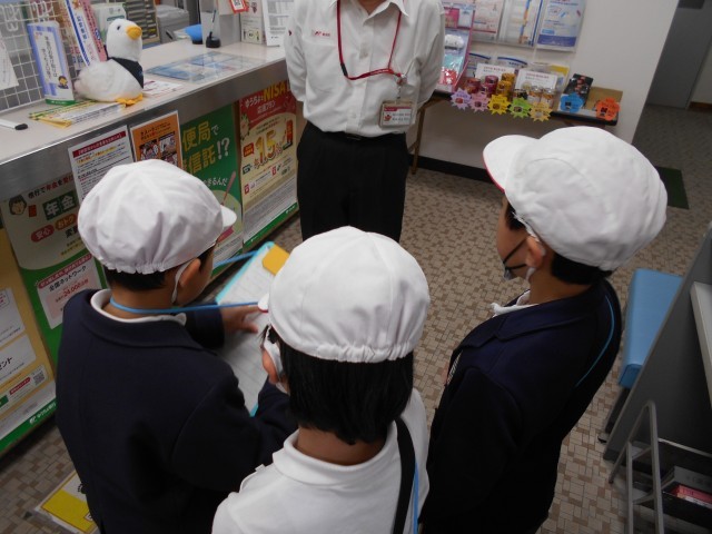 校区探検の様子