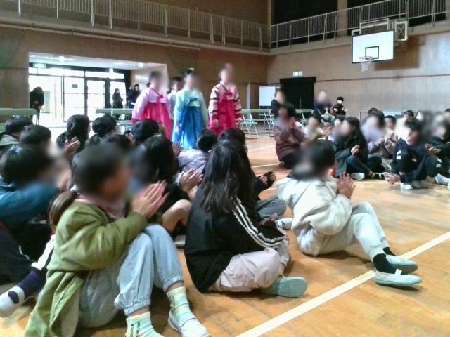 朝鮮子ども会児童入場