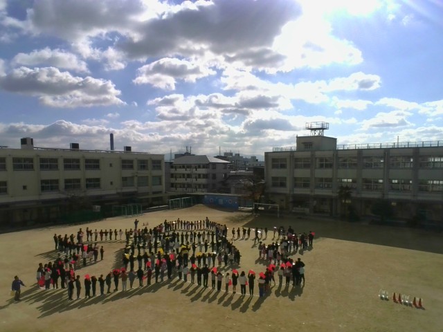 ドローンによる航空写真撮影（校章）