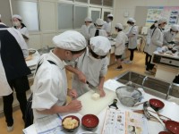 包丁は慎重に使っています