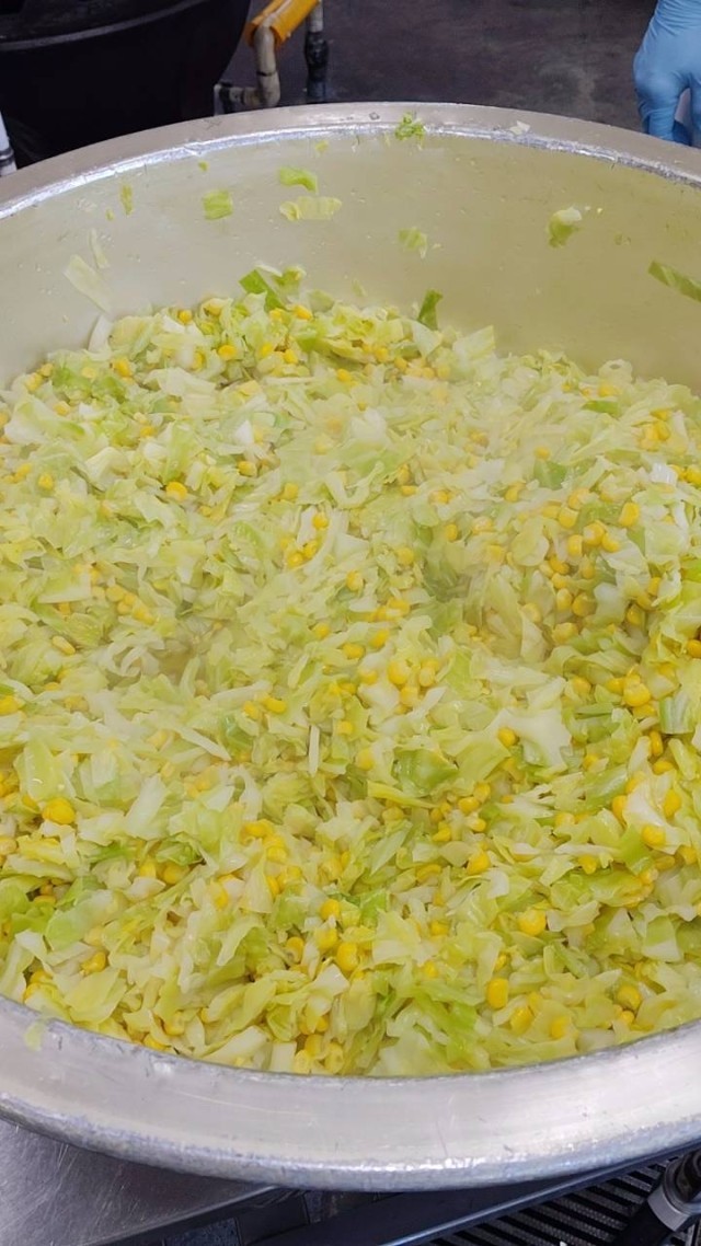 キャベツとコーンのサラダ