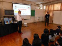 講師の方が話してくれている