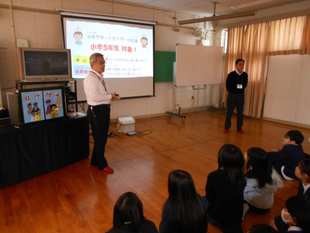 講師の方が話してくれている