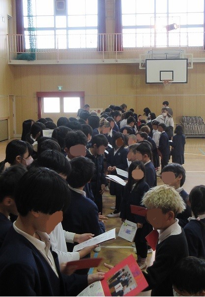 縦割り班のメッセージカードをわたしました