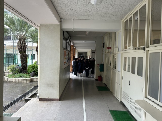 保健室の場所の説明中