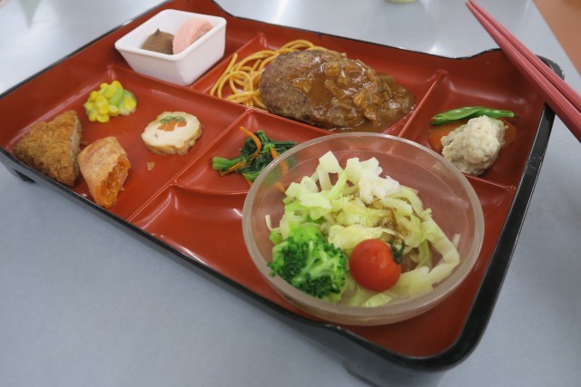 デミグラスソースのハンバーグ